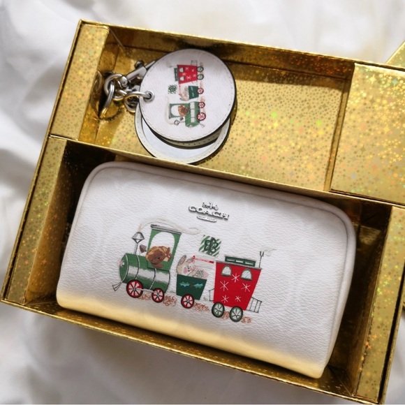 Authentic Christmas COACH Leather Train cosmetic cs/Keychain And Mirror - Picture 1 of 13